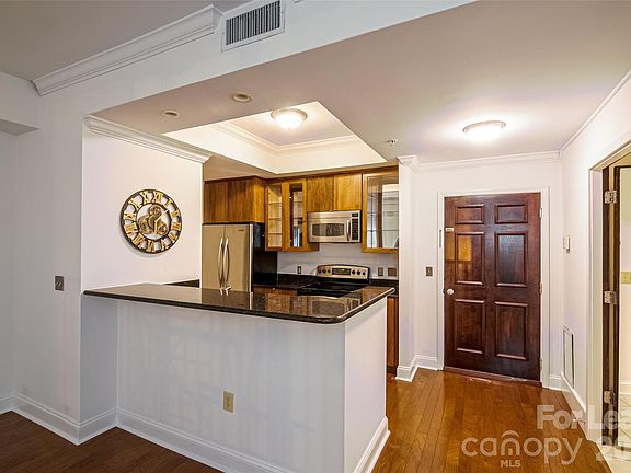 5th image of 300 W 5th St APT 521