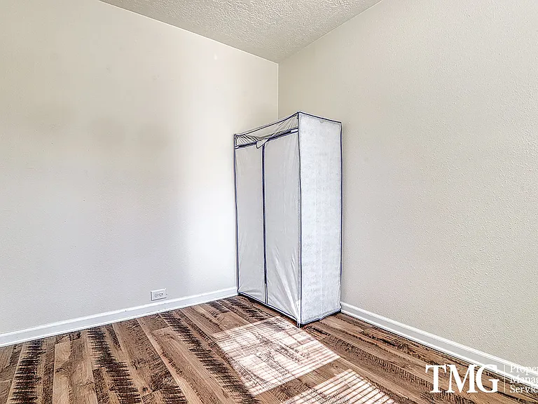 2500 Harney St — Photo 14