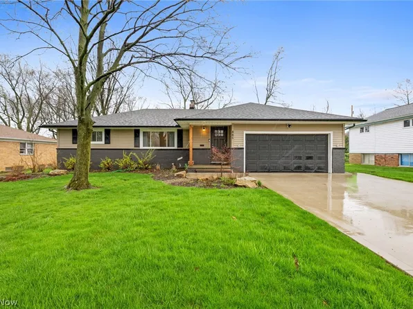 885 Stanwell Dr, Highland Heights, OH 44143