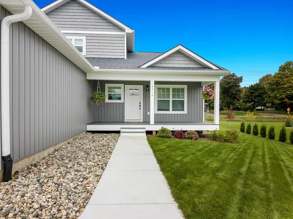 4712 Owl View Dr, Traverse City, MI 49685