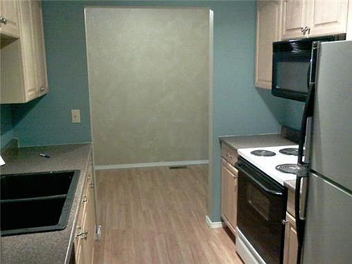2nd image of 611 N Esplanade St APT 3