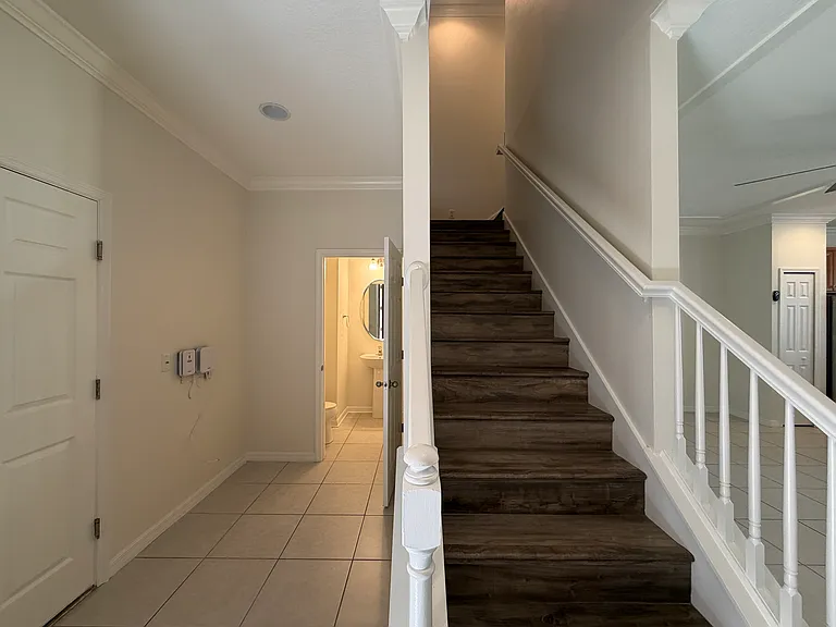 1018 Capitol Hill Ct — Photo 7