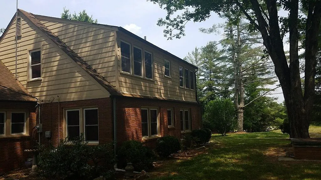 4 bed, 2879 sqft, $1,900 — Photo 2