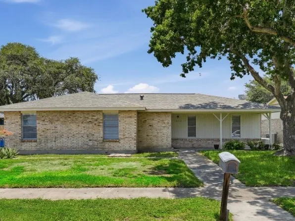 2113 Saint Charles Dr, Portland, TX 78374