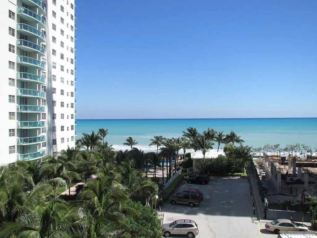 3901 S Ocean Dr — Photo 2