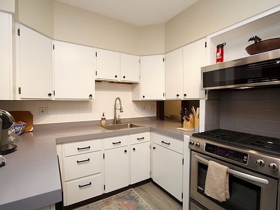 5th image of 1406 W Cornelia Ave #J01p