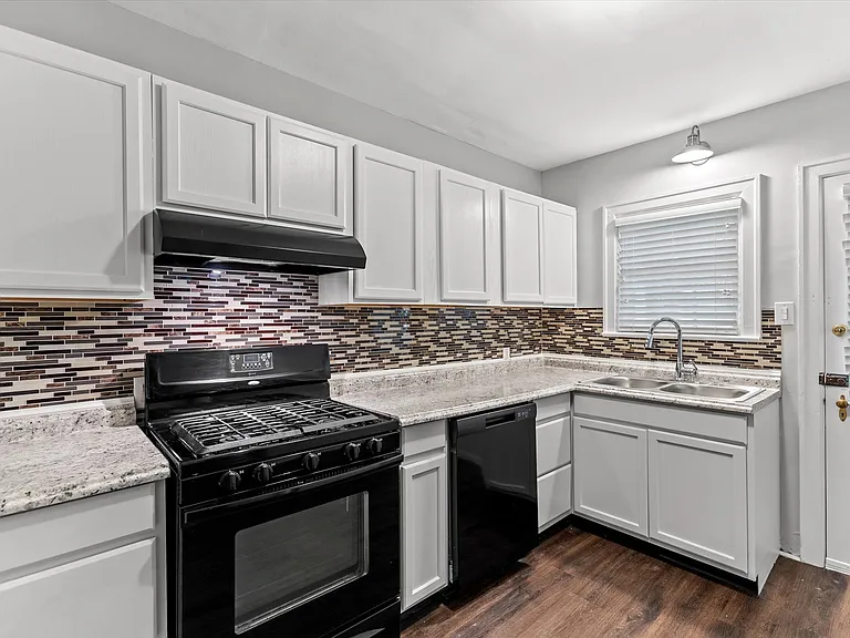 1901 Nicholasville Rd #2 — Photo 3