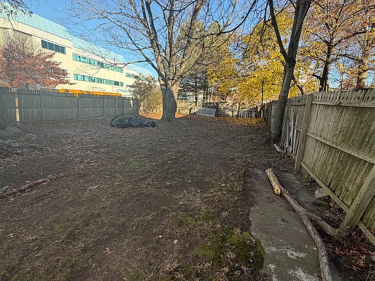 93 Elliott St — Photo 8