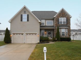 32 Canyon Dr, Berlin, NJ 08009
