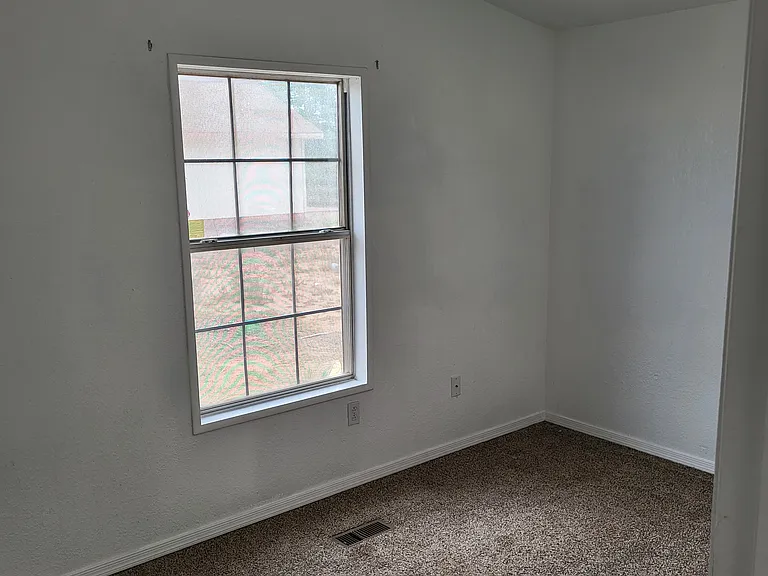 212 E Strayhand St — Photo 10