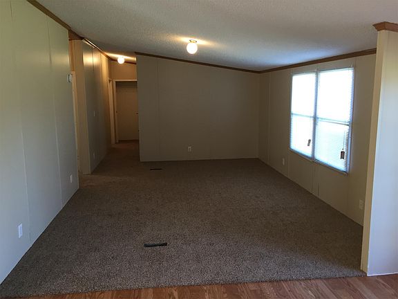 5th image of 701 Lazy Springs Dr