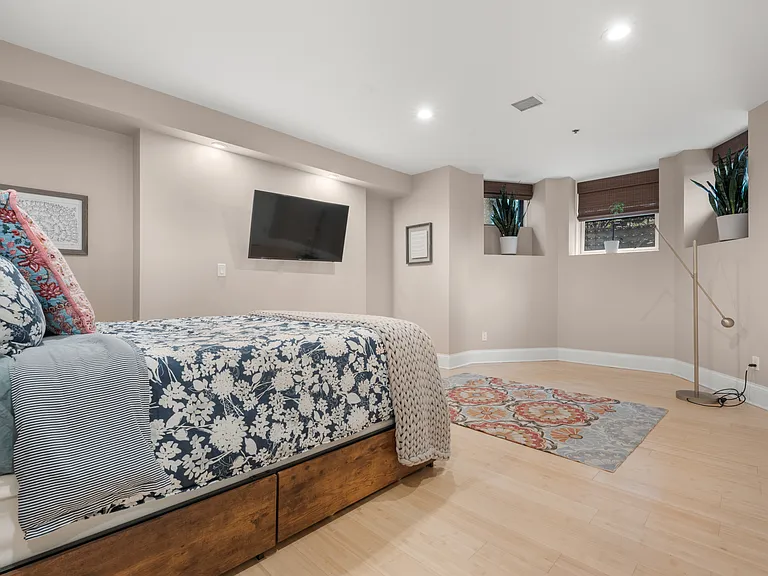 61 Saint Botolph St #61 — Photo 39