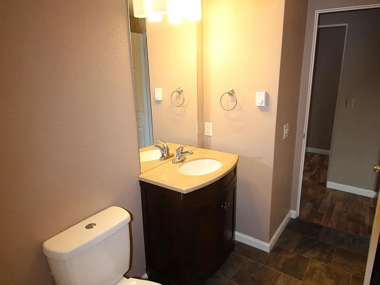 200 Maple Park Dr — Photo 5