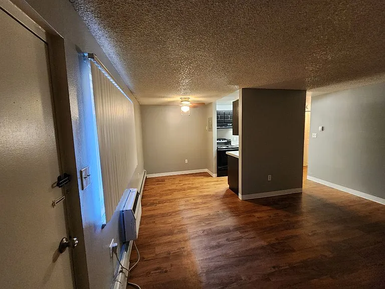 Crestview Apartments — Photo 29
