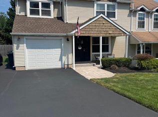 36 Fieldstone Dr, Holland, PA 18966