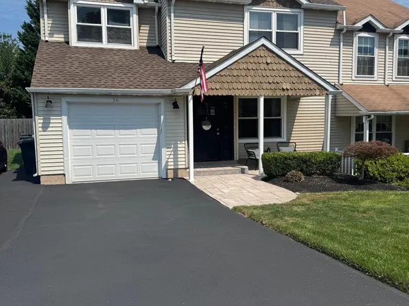 36 Fieldstone Dr, Holland, PA 18966