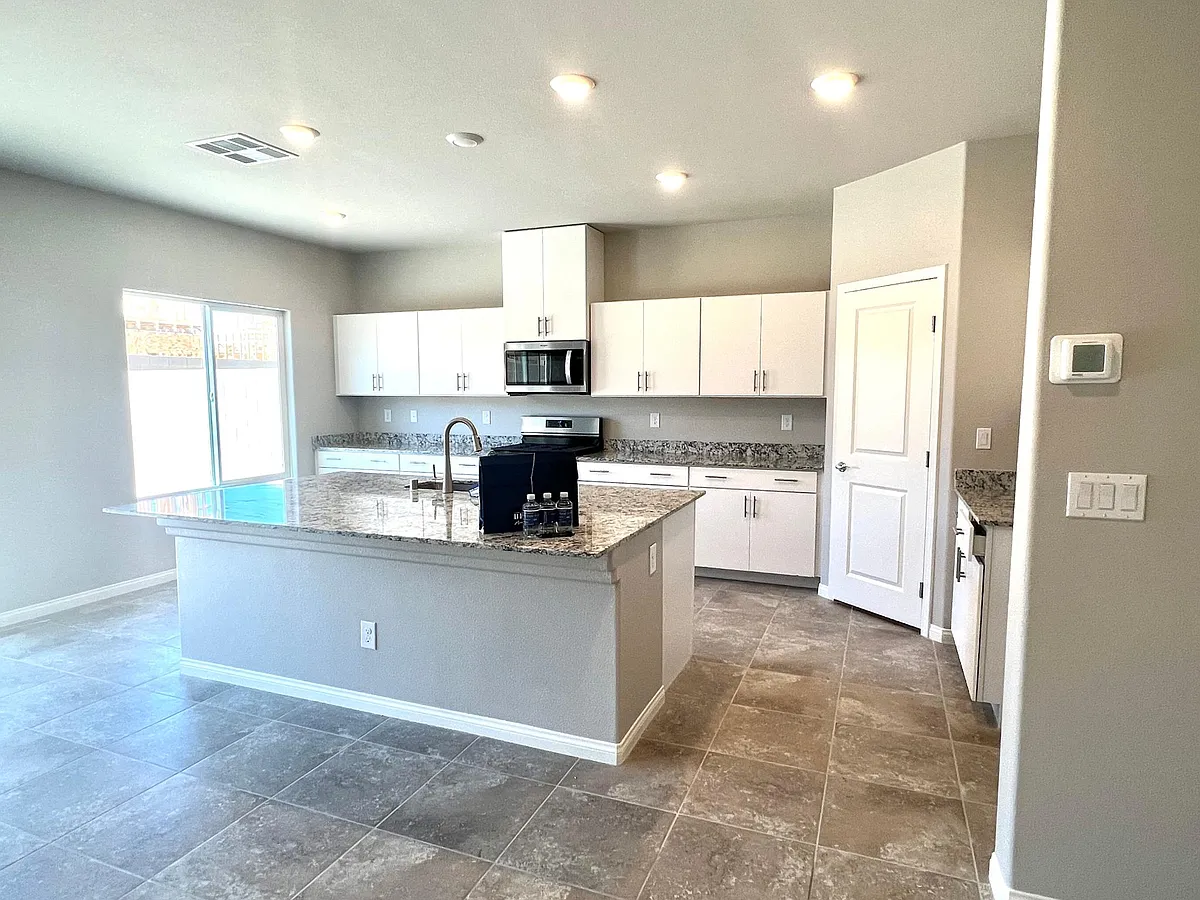 Building Photo - 7539 Dragonfruit Ave