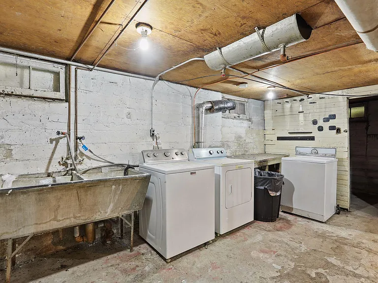 28 Sheridan Ave S #2 — Photo 9