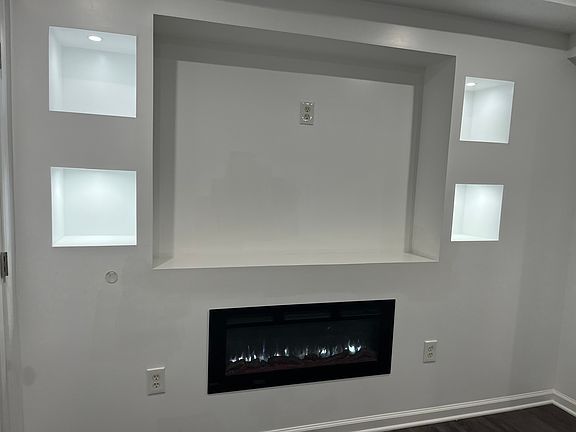 4th image of 1015 Danbury Dr