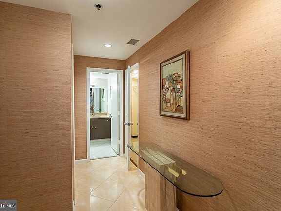 4th image of 1401 N Oak St APT 311