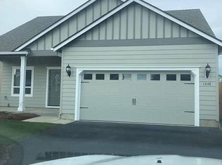 1248 Maple Park Dr, Medford, OR 97501