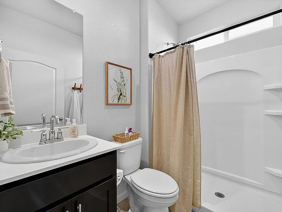 5th image of 981 Carbahal Street