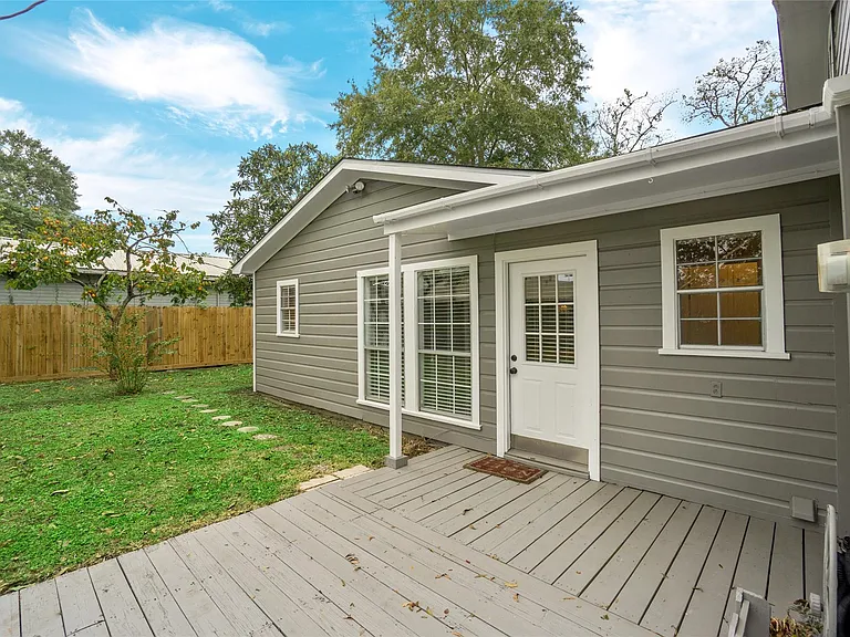 1110 Woods Dr — Photo 26