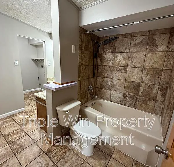 810 Saint Anthony Ln — Photo 35