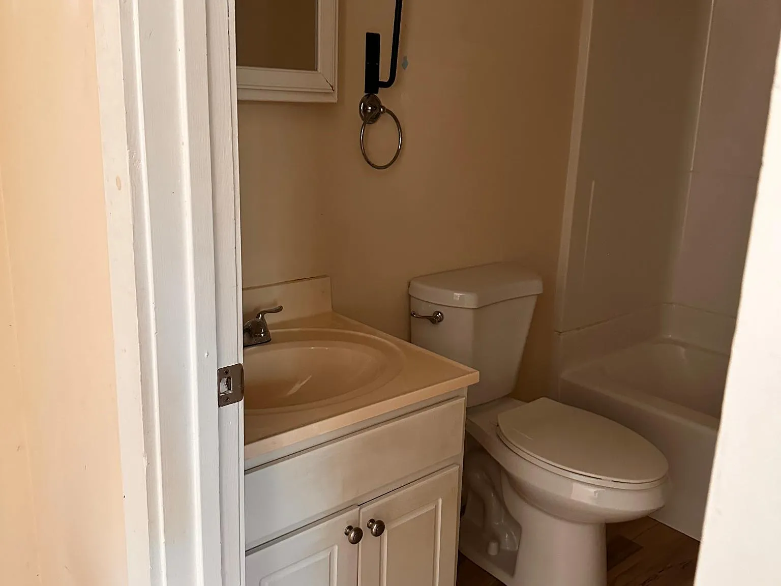 2 bed, 800 sqft, $1,950 — Photo 2