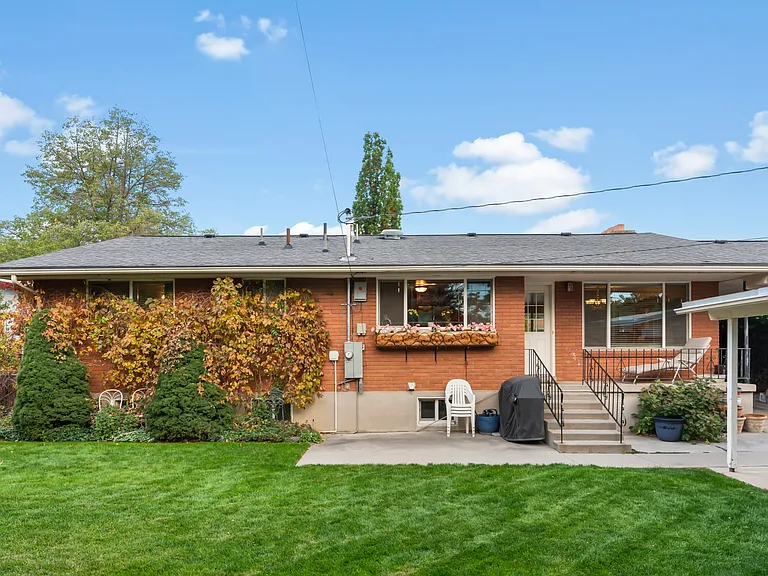 2405 E Sundown Ave — Photo 30