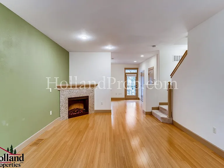 1982 NE 49th Way — Photo 7