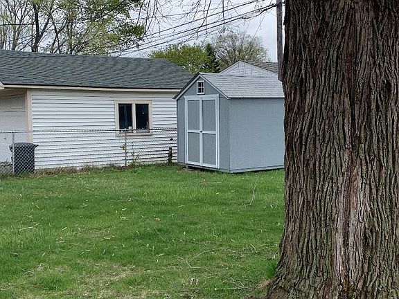 3rd image of 1116 E Kalama Ave