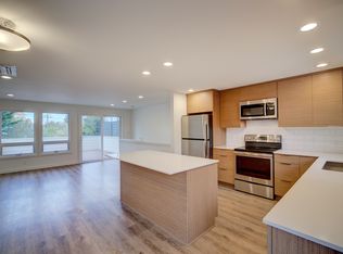 2801 61st Ave SE APT B, Mercer Island, WA 98040