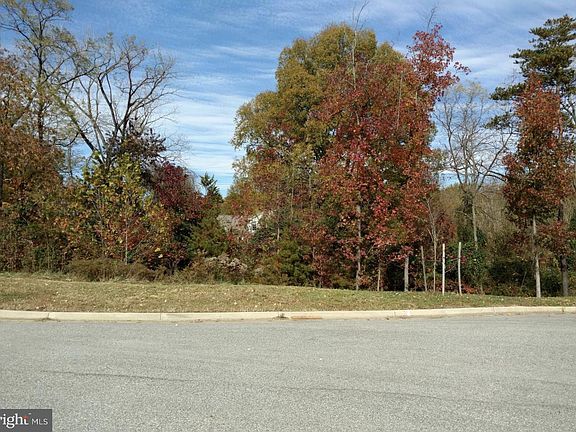 5th image of 703 Moyer Ct