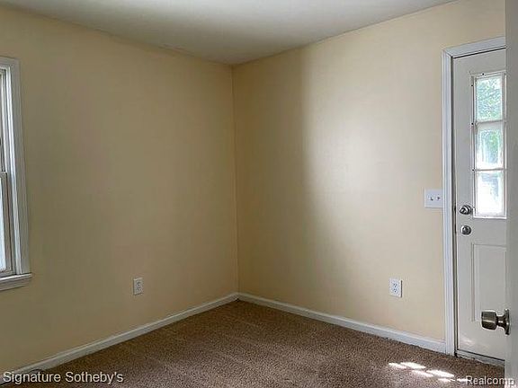 5th image of 26638 Lenox Ave