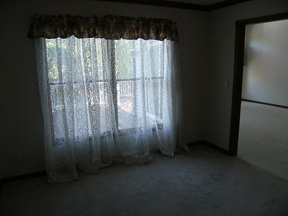 5th image of 155 Gloucester Dr