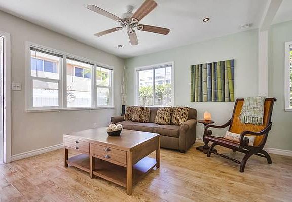 5th image of 724 Emerald Ct