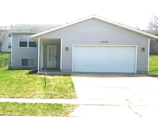 2002 51st St NW, Rochester, MN 55901