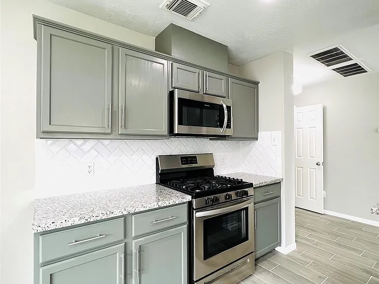 8426 Woodland Knoll Ln — Photo 9