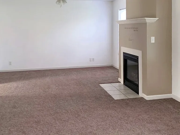 421 Fairington Ave — Photo 4