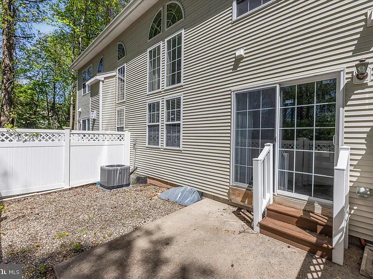 302 Wellington Park Dr — Photo 25