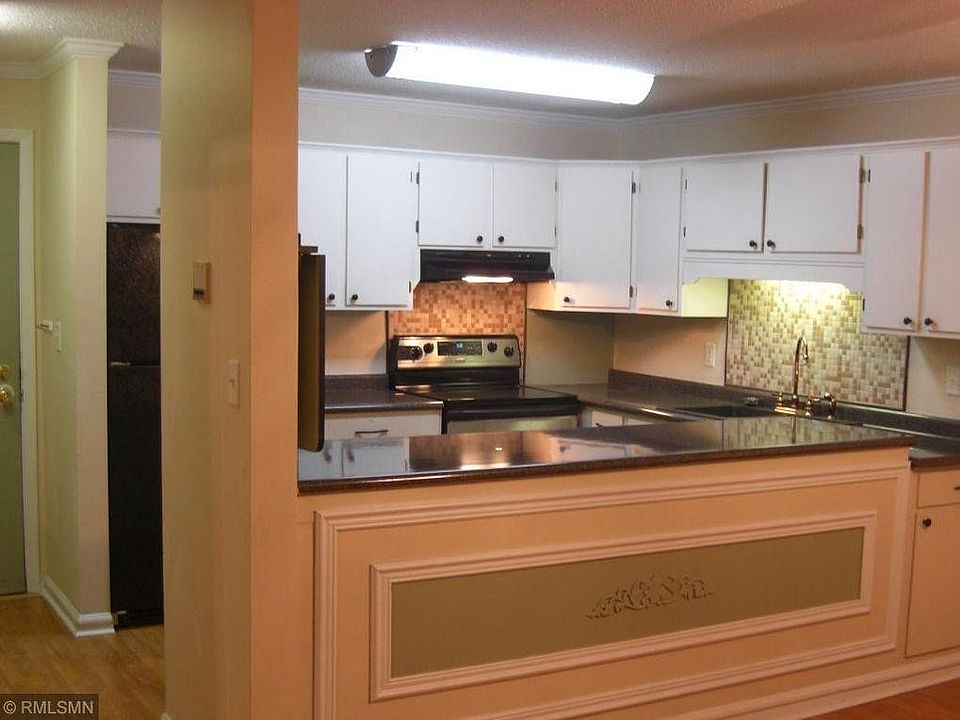 1st image of 925 30th Ave S APT 305