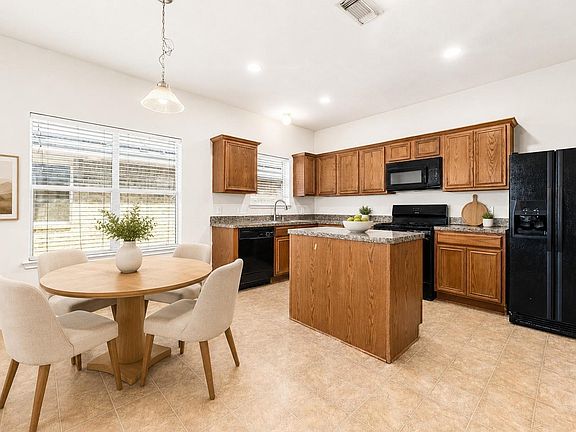 5th image of 20927 Roxette Ct