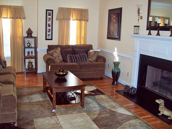 2nd image of 1721 Sparrow Hawk Ln