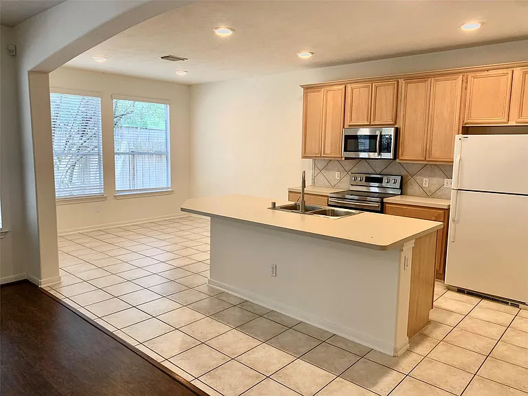 130 Ledgestone Pl — Photo 8