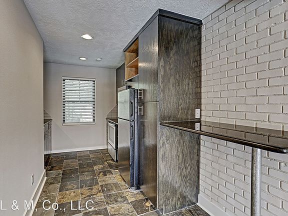 4th image of 1501 Hyde Park Blvd #8952685