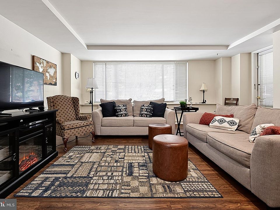 1st image of 1121 Arlington Blvd APT 206