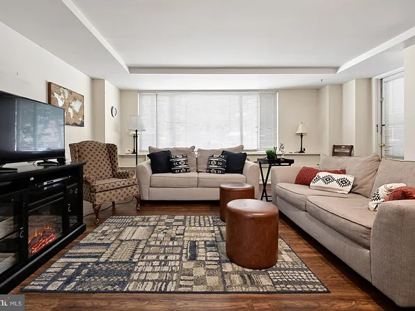1121 Arlington Blvd APT 206, Arlington, VA 22209