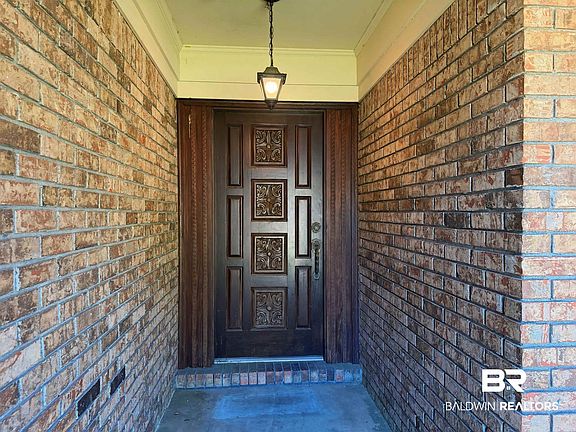 5th image of 2102 Wildwood Dr