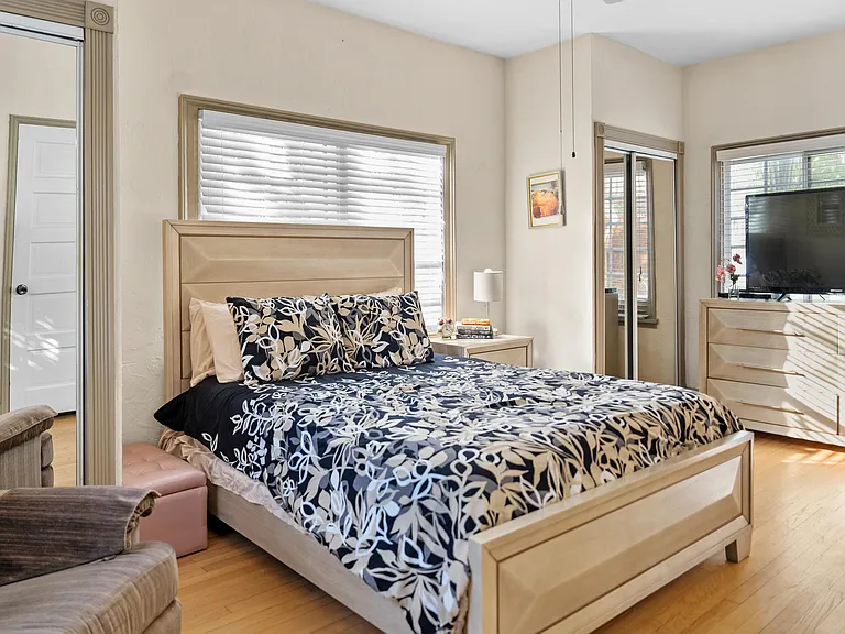 735 Colonial Rd — Photo 20